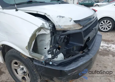 2004 Chevrolet Express из США, поврежденный, VIN 1GCFG15X941133857